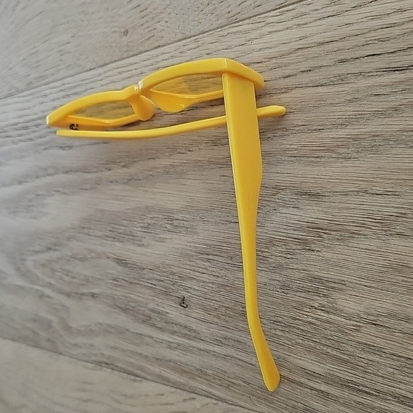 NWOT Yellow Cateye Sunglasses - Picture 3 of 5